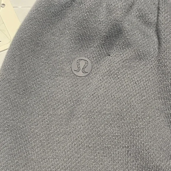 NWT Lululemon Mens Scuba Mid-Rise Oversized Cargo Short 9" Size M Solar Grey - Picture 5 of 5